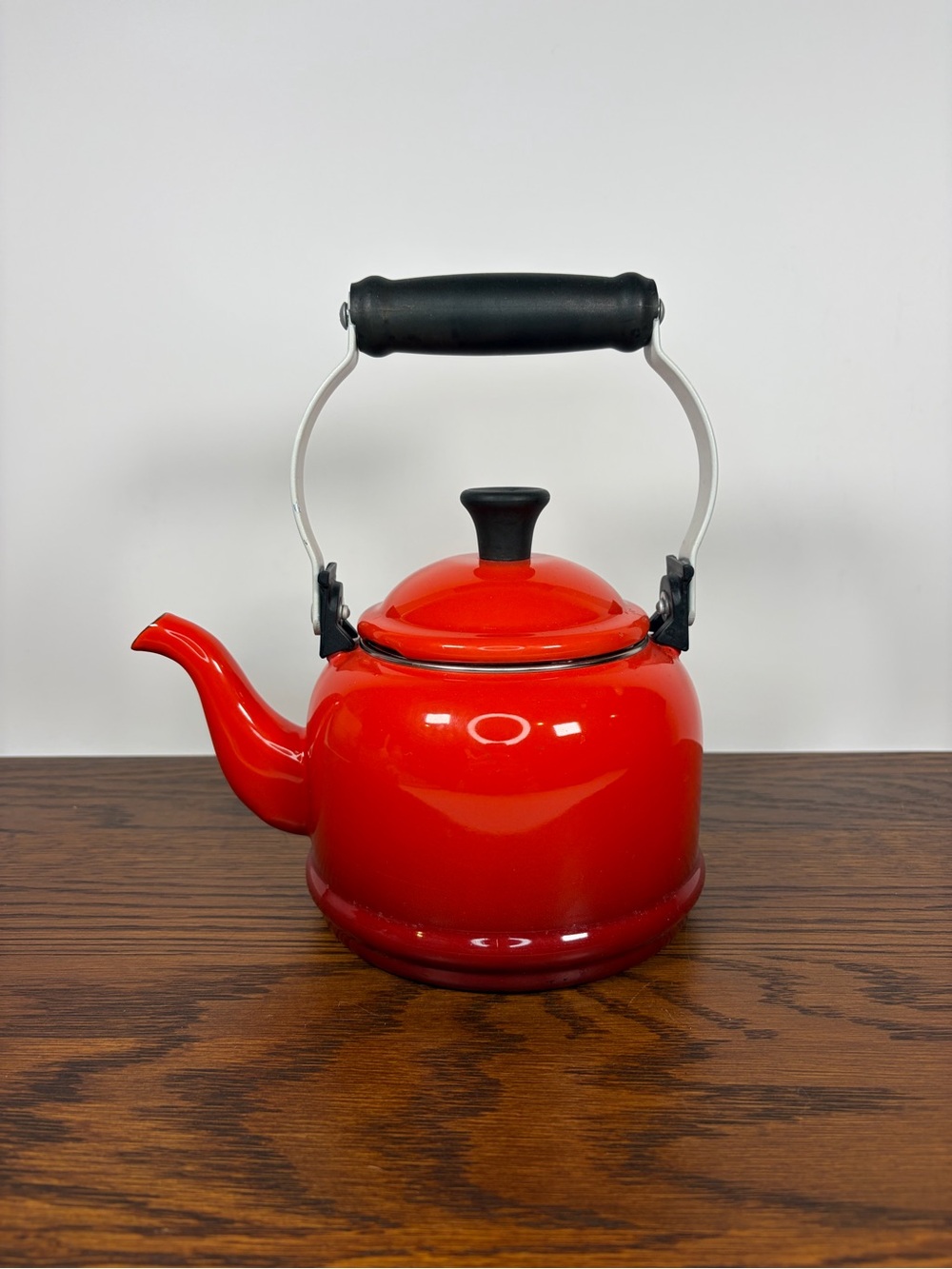 Le Creuset Demi Tea Kettle Pot 1.25 Qt Crimson Red Enamel Steel Open Pour